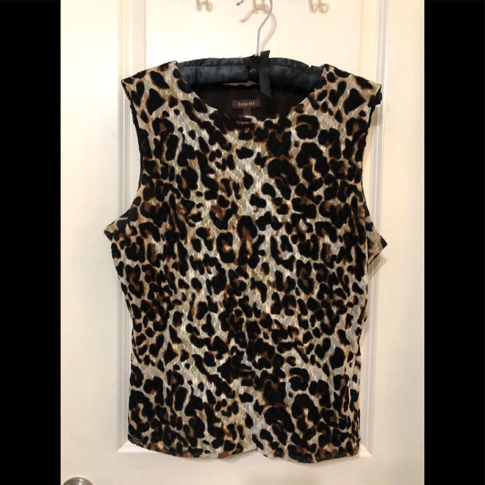 Tesori Leopard Print Sleeveless Top